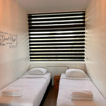 De Schelp 28, Free Parking Daire Zandvoort